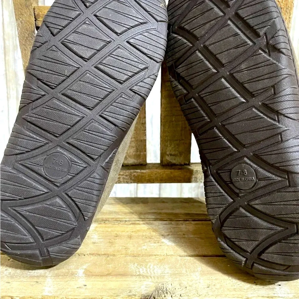Men's Signature by Levi Strauss Memory Foam Slippers Taupe 7-8 NEW